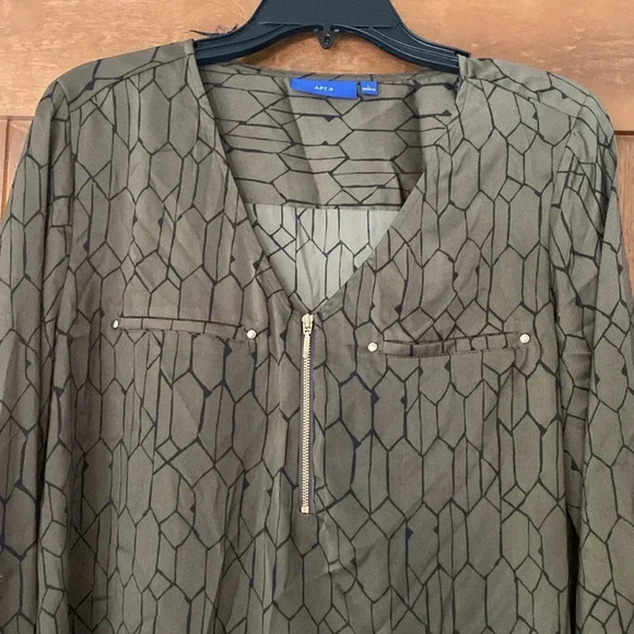 🏷️Apt 9 silk blouse - Picture 2 of 5